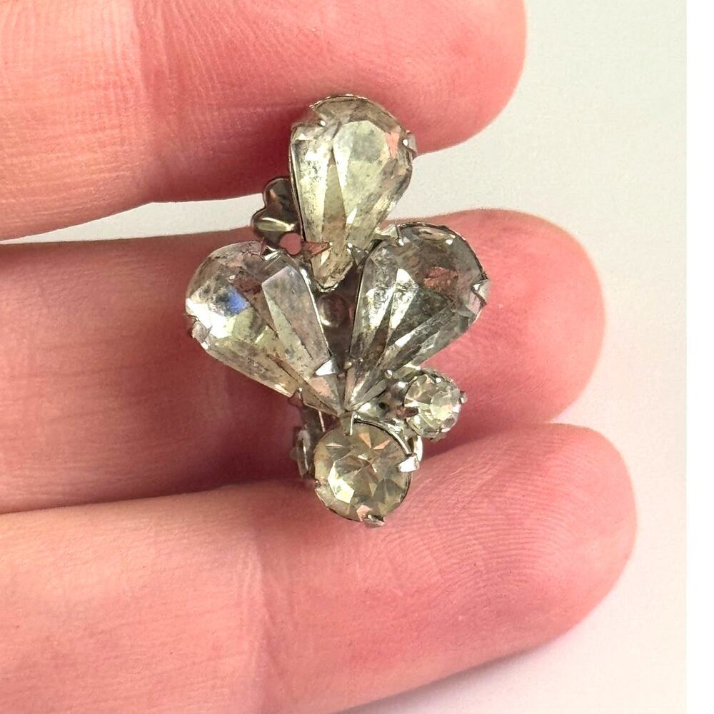 VTG Weiss ONE Clip On Rhinestone Earring Silver Tone‎